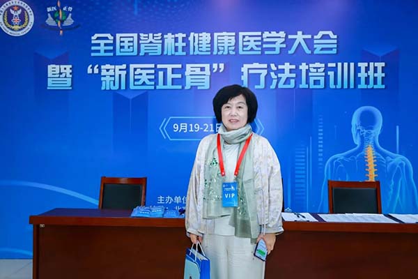 金针妙手映党徽，仁心仁术展医风——记中医针灸推拿专家见国繁